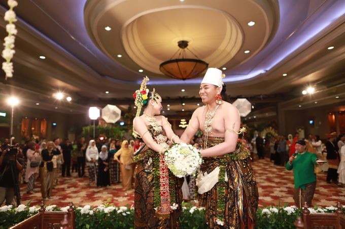Wedding ULY SASONGKO dan ARIEF SETIAWAN by JACK HARYANTO MC - 001 Wedding ULY SASONGKO dan ARIEF SETIAWAN by JACK HARYANTO MC - 001