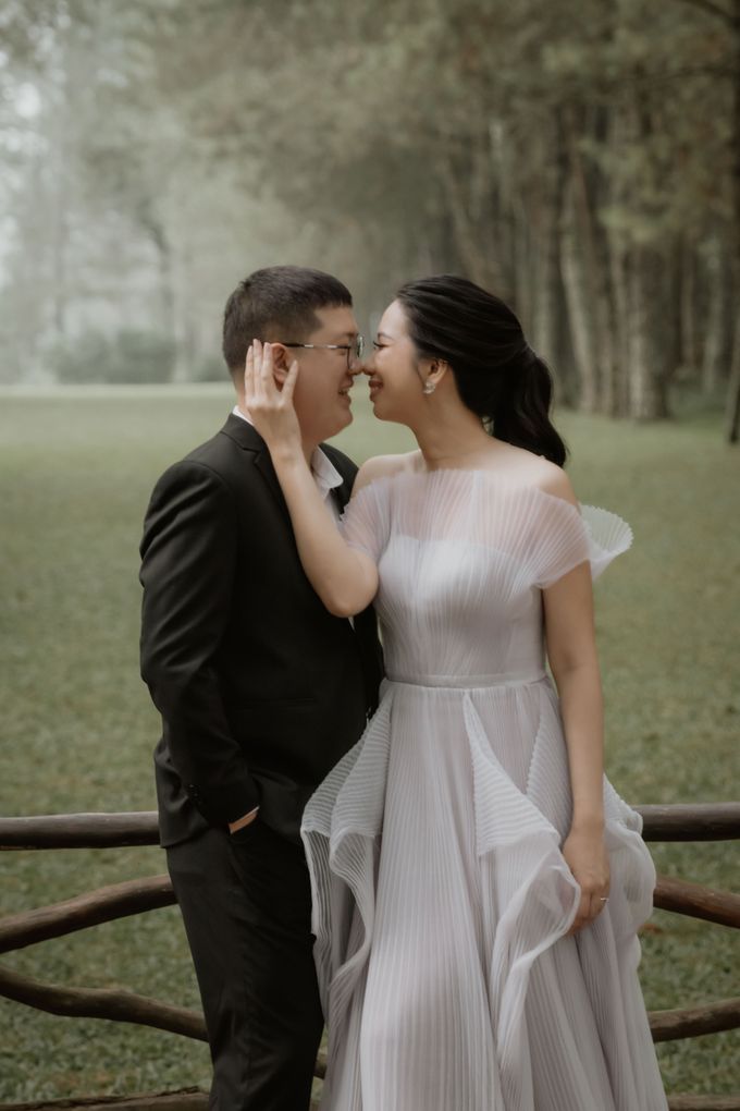 A Love Wrapped in White and Whispers of Bandung by Cesar Picture - 008 A Love Wrapped in White and Whispers of Bandung by Cesar Picture - 008