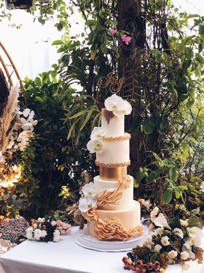 5 Tiers Celebration Cake ( Wedding, Birthdays,etc) duchess bakes