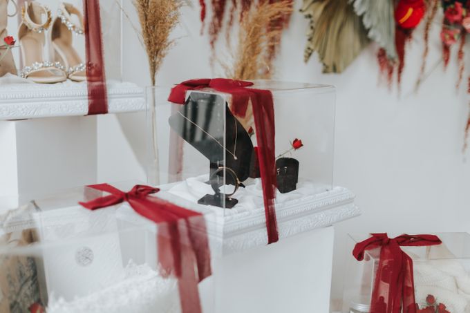 Indah Engagement Hampers by Bloomette - 007 Indah Engagement Hampers by Bloomette - 007