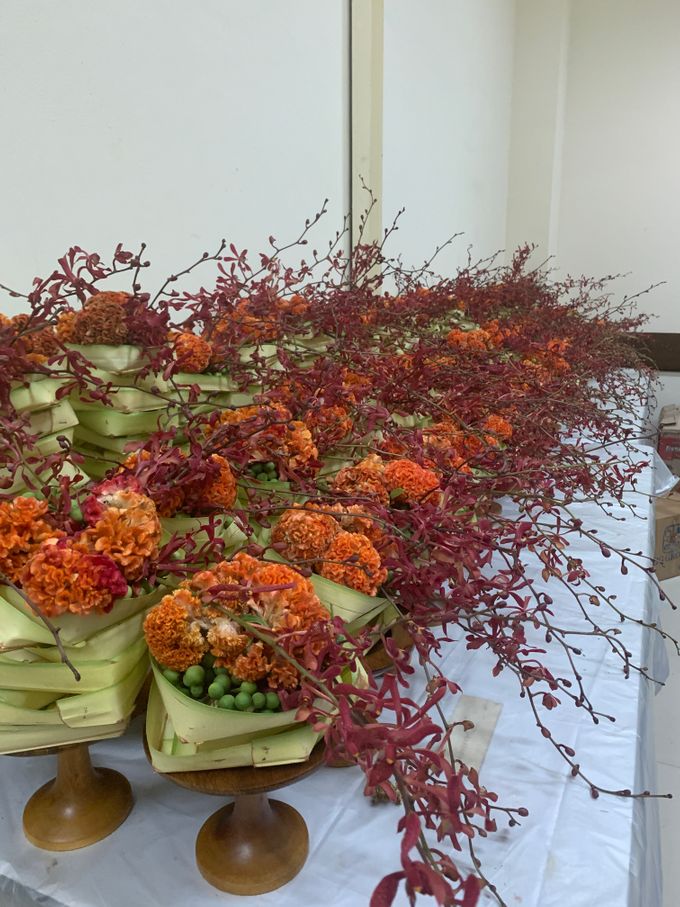 Balinese Floral Centrepieces by Make A Scene! Bali - 011 Balinese Floral Centrepieces by Make A Scene! Bali - 011