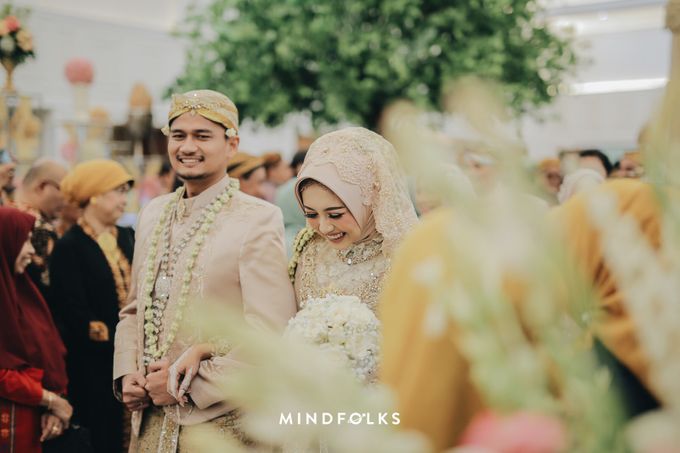 JAVANESE AKAD & RECEPTION OF DHANES & AYU by redberry wedding - 005