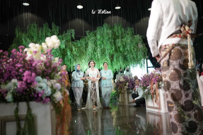 Javanese Mix Contemporary Wedding of Putri & Berry by Seserahan Manten - 012