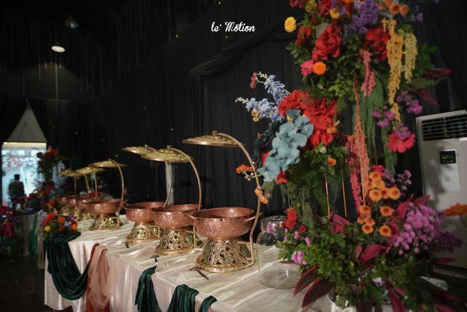 Javanese Mix Contemporary Wedding of Putri & Berry by Seserahan Manten - 024 Javanese Mix Contemporary Wedding of Putri & Berry by Seserahan Manten - 024