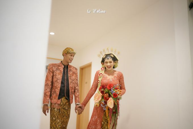 Javanese Mix Contemporary Wedding of Putri & Berry by Seserahan Manten - 047