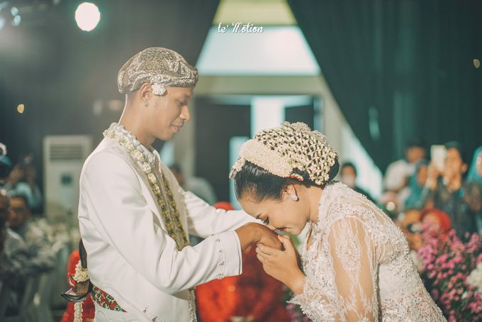 Javanese Mix Contemporary Wedding of Putri & Berry by Seserahan Manten - 005