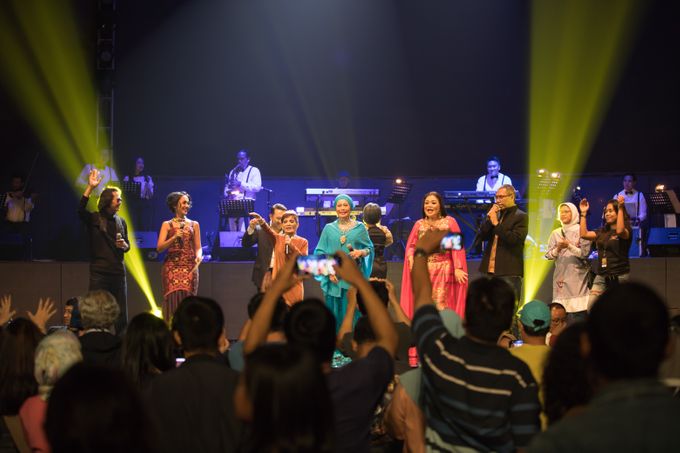 GOLDEN REUNION MUSICAL 80s & 90s by Hanny N Co Orchestra - 001 GOLDEN REUNION MUSICAL 80s & 90s by Hanny N Co Orchestra - 001