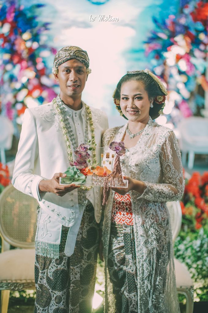 Javanese Mix Contemporary Wedding of Putri & Berry by Seserahan Manten - 008