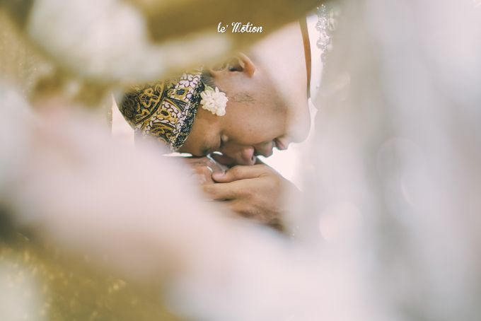 Javanese Mix Contemporary Wedding of Putri & Berry by Seserahan Manten - 009