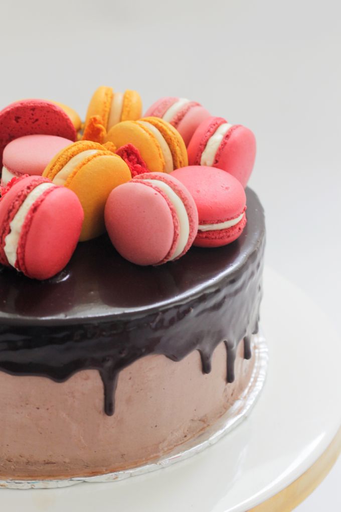 Party Cake - Baileys Chocolate with Macaron by Lareia Cake & Co. - 003 Party Cake - Baileys Chocolate with Macaron by Lareia Cake & Co. - 003