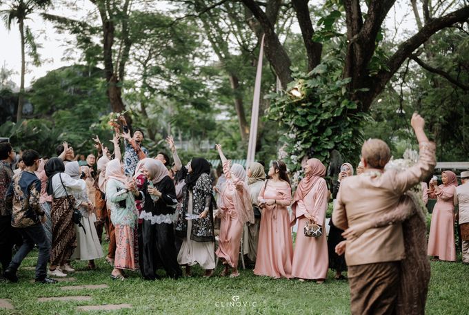 Who Will Catch It? All You Need to Know About the Bouquet Toss by G wedding organizer - 011 Who Will Catch It? All You Need to Know About the Bouquet Toss by G wedding organizer - 011
