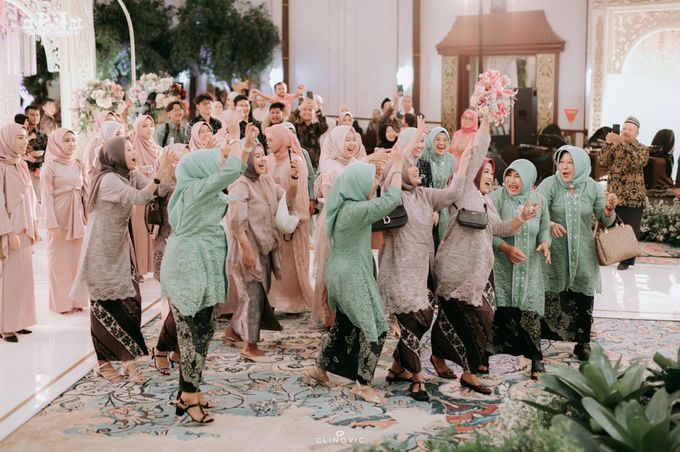 Who Will Catch It? All You Need to Know About the Bouquet Toss by G wedding organizer - 004 Who Will Catch It? All You Need to Know About the Bouquet Toss by G wedding organizer - 004