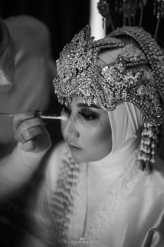 The Beauty and Symbolism of the Sundanese Siger for Brides by G wedding organizer - 003