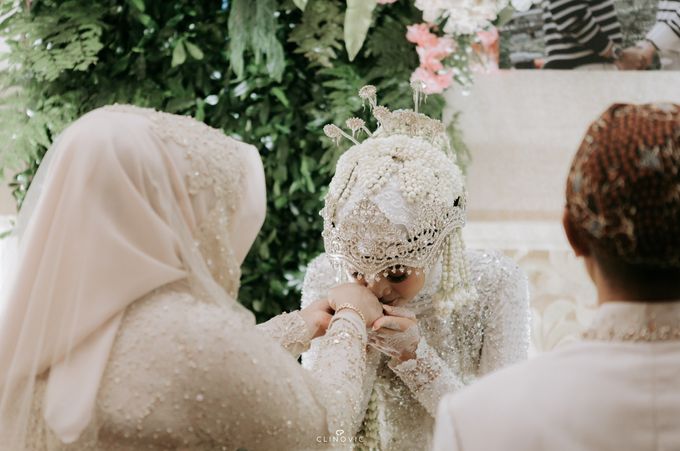 The Beauty and Symbolism of the Sundanese Siger for Brides by G wedding organizer - 002