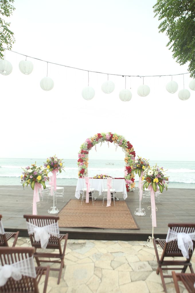 Tropical Simple Wedding Setup by Sudamala Resorts - 002 Tropical Simple Wedding Setup by Sudamala Resorts - 002