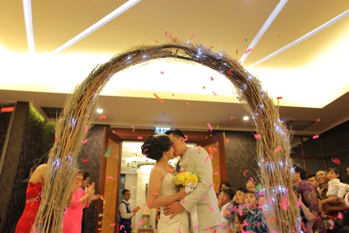 Sunlake Hotel - Yustomo & Errita Wedding by Impressions Wedding Organizer - 011