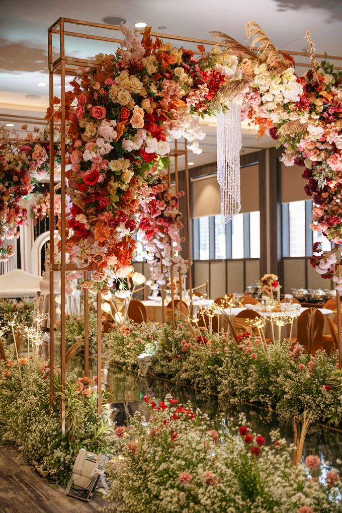MERCURE JAKARTA SABANG - R & A | GLORIOSA DECORATION | Bridestory