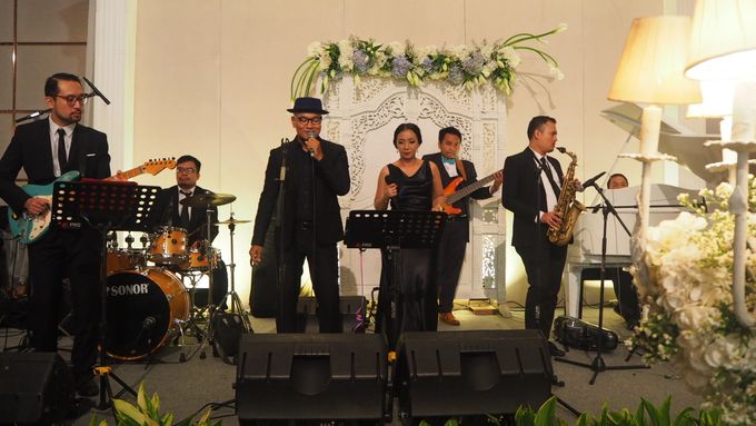 Chaka & The Band Wedding Music Entertainment at Fairmont Hotel Senayan Jakarta by Chaka Music - 002 Chaka & The Band Wedding Music Entertainment at Fairmont Hotel Senayan Jakarta by Chaka Music - 002