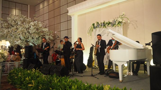 Chaka & The Band Wedding Music Entertainment at Fairmont Hotel Senayan Jakarta by Chaka Music - 005 Chaka & The Band Wedding Music Entertainment at Fairmont Hotel Senayan Jakarta by Chaka Music - 005