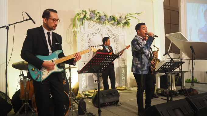 Chaka & The Band Wedding Music Entertainment at Fairmont Hotel Senayan Jakarta by Chaka Music - 006 Chaka & The Band Wedding Music Entertainment at Fairmont Hotel Senayan Jakarta by Chaka Music - 006