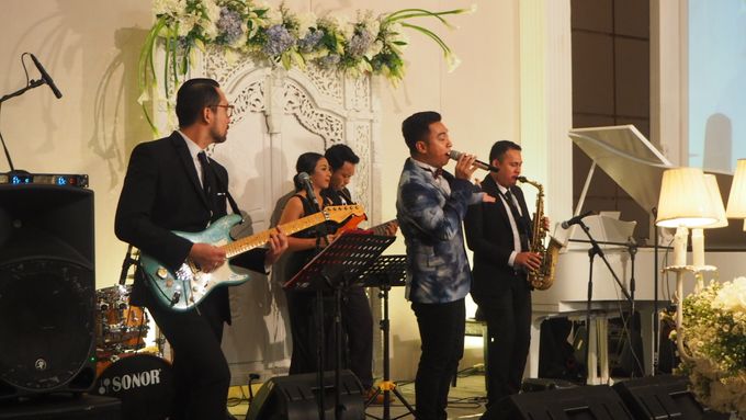 Chaka & The Band Wedding Music Entertainment at Fairmont Hotel Senayan Jakarta by Chaka Music - 014 Chaka & The Band Wedding Music Entertainment at Fairmont Hotel Senayan Jakarta by Chaka Music - 014