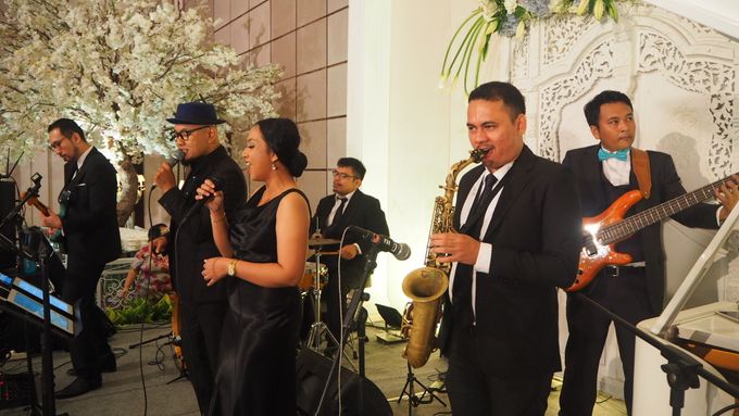 Chaka & The Band Wedding Music Entertainment at Fairmont Hotel Senayan Jakarta by Chaka Music - 016 Chaka & The Band Wedding Music Entertainment at Fairmont Hotel Senayan Jakarta by Chaka Music - 016
