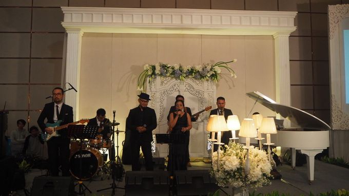 Chaka & The Band Wedding Music Entertainment at Fairmont Hotel Senayan Jakarta by Chaka Music - 017 Chaka & The Band Wedding Music Entertainment at Fairmont Hotel Senayan Jakarta by Chaka Music - 017