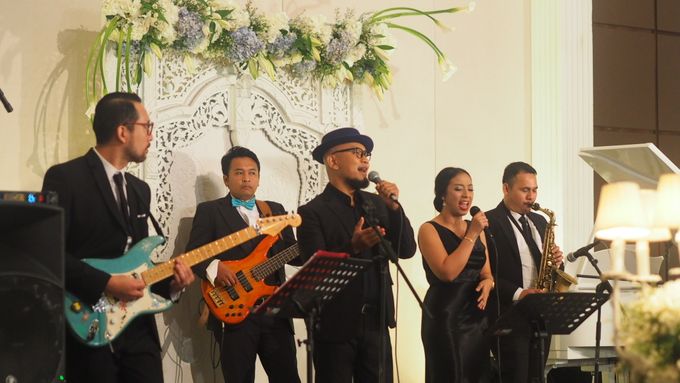 Chaka & The Band Wedding Music Entertainment at Fairmont Hotel Senayan Jakarta by Chaka Music - 018 Chaka & The Band Wedding Music Entertainment at Fairmont Hotel Senayan Jakarta by Chaka Music - 018