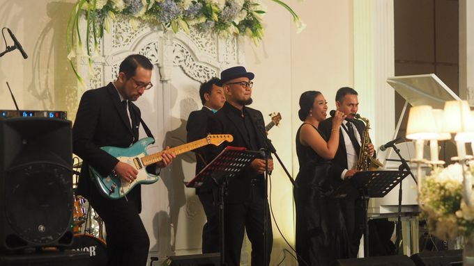 Chaka & The Band Wedding Music Entertainment at Fairmont Hotel Senayan Jakarta by Chaka Music - 019 Chaka & The Band Wedding Music Entertainment at Fairmont Hotel Senayan Jakarta by Chaka Music - 019