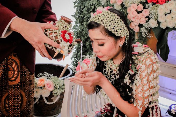 Togetherness together Vidya & Angga by Arum Ndalu Sanggar Rias Pengantin - 006 Togetherness together Vidya & Angga by Arum Ndalu Sanggar Rias Pengantin - 006