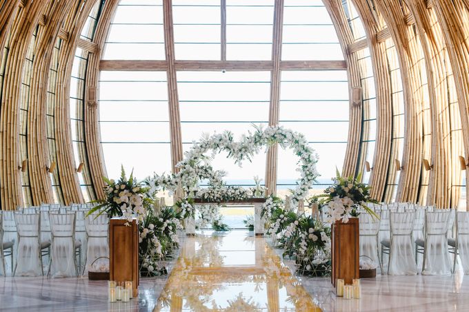 Modern-tradisional Tropical Greenery Wedding Ceremony at Kempinski Apurva Bali by Silverdust Decoration - 009 Modern-tradisional Tropical Greenery Wedding Ceremony at Kempinski Apurva Bali by Silverdust Decoration - 009