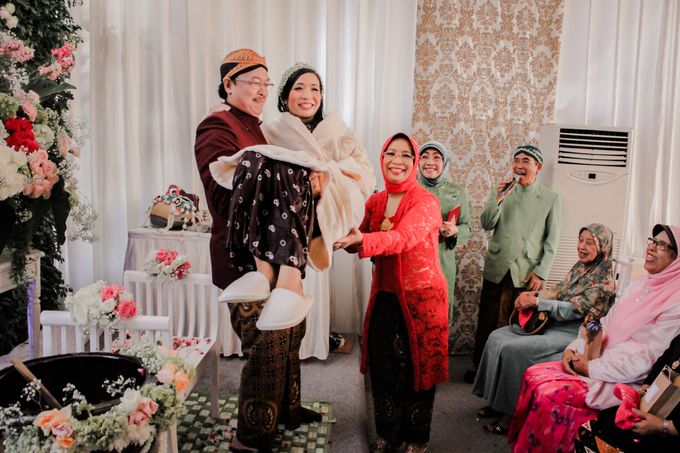 Togetherness together Vidya & Angga by Arum Ndalu Sanggar Rias Pengantin - 002