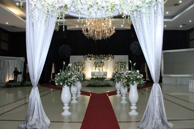 Aldy & Nelly Wedding Decoration by Our Wedding & Event Organizer - 006