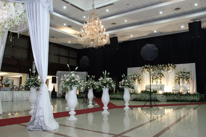 Aldy & Nelly Wedding Decoration by Our Wedding & Event Organizer - 010