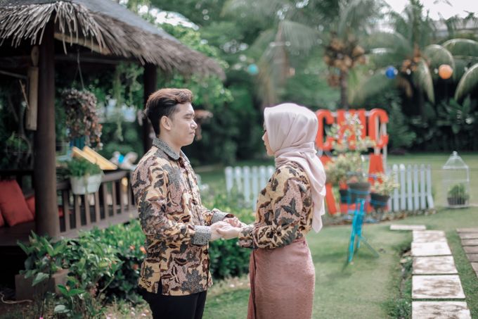 ENGAGEMENT MOMENT - FIDELIA & FAJAR by Esper Photography - 017