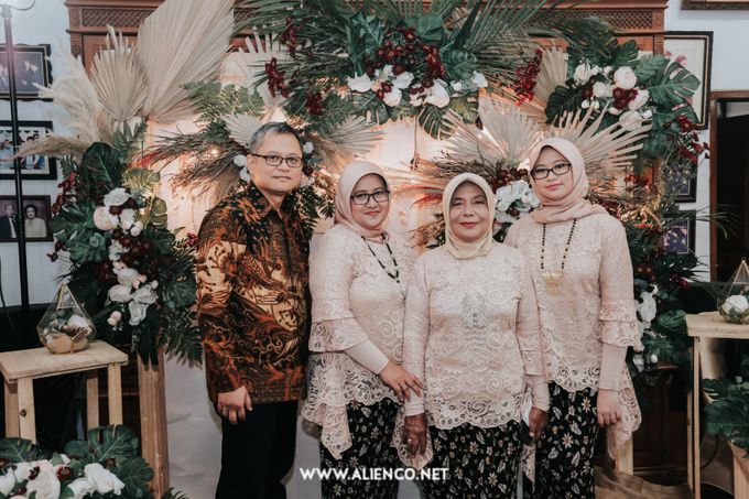 The Engagement of Andari & Fatahillah by alienco photography - 017