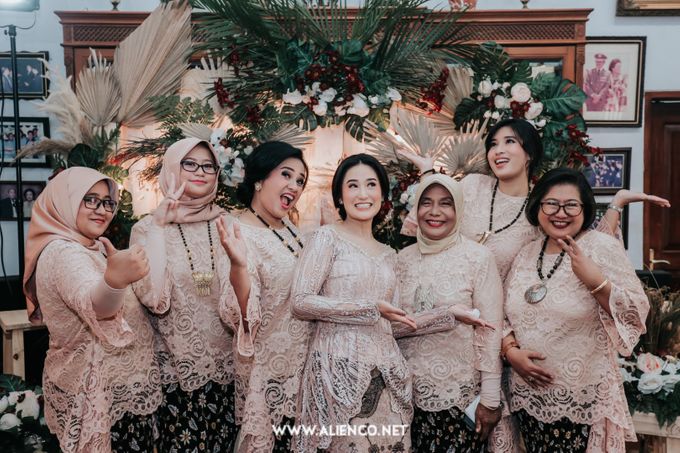 The Engagement of Andari & Fatahillah by alienco photography - 019