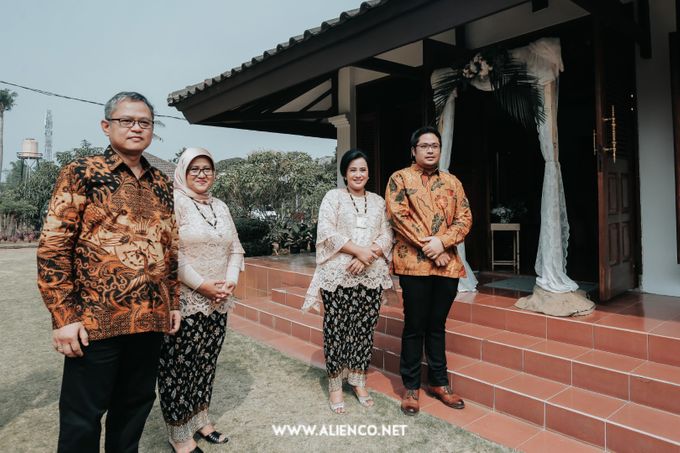 The Engagement of Andari & Fatahillah by alienco photography - 023