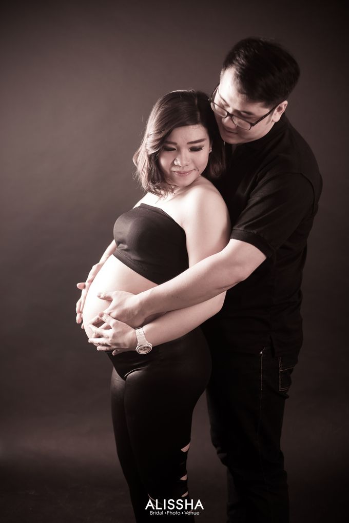 Maternity Photoshoot at Alissha by Alissha Bride - 002