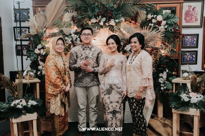 The Engagement of Andari & Fatahillah by alienco photography - 027