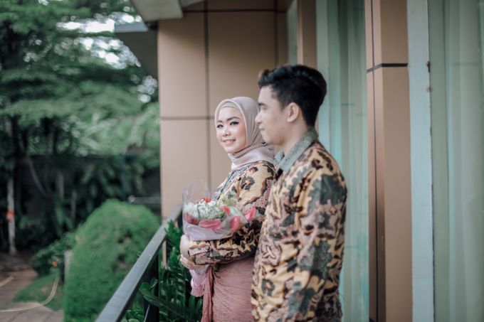 ENGAGEMENT MOMENT - FIDELIA & FAJAR by Esper Photography - 001