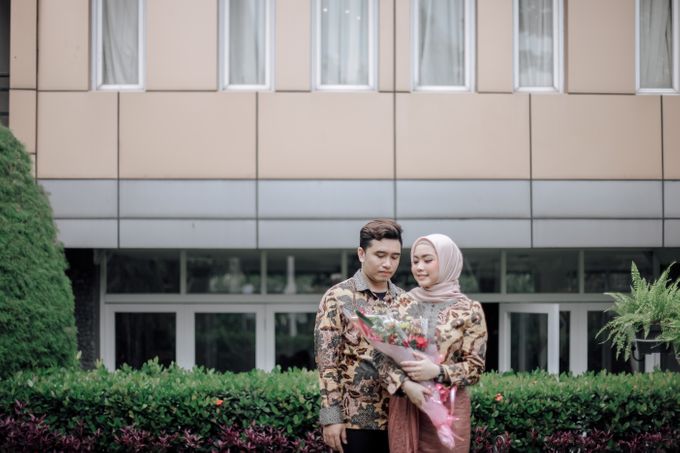 ENGAGEMENT MOMENT - FIDELIA & FAJAR by Esper Photography - 022