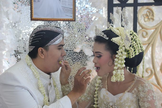The Wedding of Biondi & Sinta by The Vida Ballroom - 001 The Wedding of Biondi & Sinta by The Vida Ballroom - 001