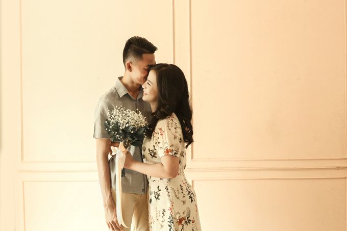 Studio Prewedding - Ana & Ezral by Willie William Photography - 008 Studio Prewedding - Ana & Ezral by Willie William Photography - 008