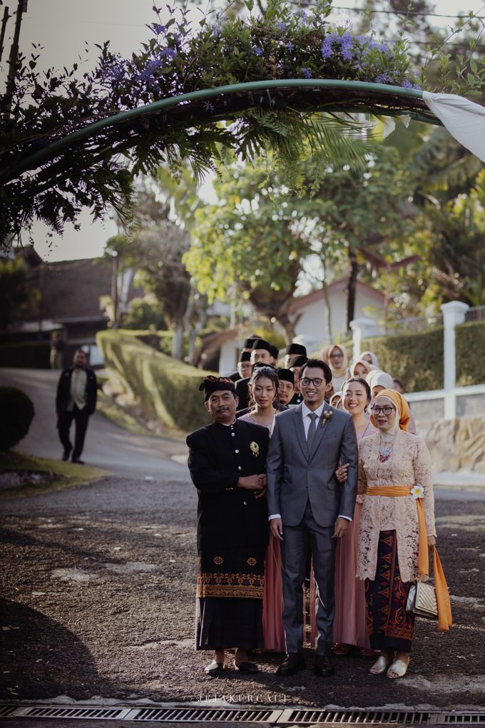 Peaceful and Intimate Wedding of Nyoman and Rama by Jejakurcaci - 009 Peaceful and Intimate Wedding of Nyoman and Rama by Jejakurcaci - 009