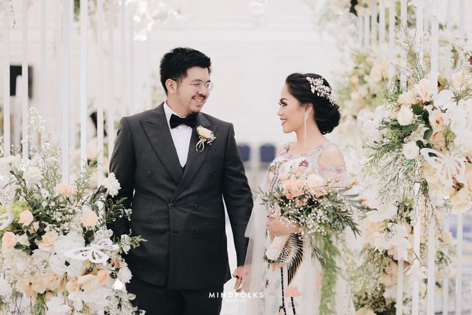 Compilation of White Themed Wedding by Skenoo Hall Emporium Pluit by IKK Wedding - 007 Compilation of White Themed Wedding by Skenoo Hall Emporium Pluit by IKK Wedding - 007
