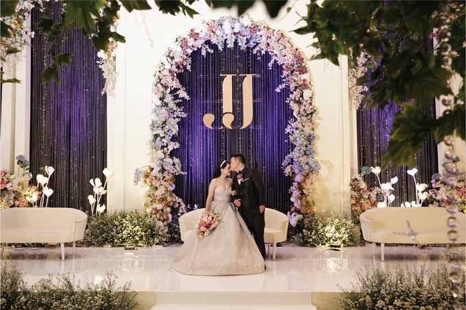 Jimmy & Jessica Wedding Decoration at Hilton Ballroom, Bandung by Valentine Wedding Decoration - 041