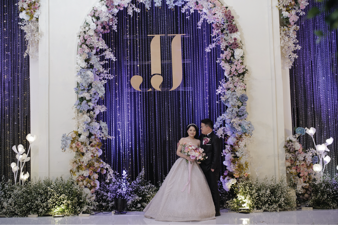 Jimmy & Jessica Wedding Decoration at Hilton Ballroom, Bandung by Valentine Wedding Decoration - 040