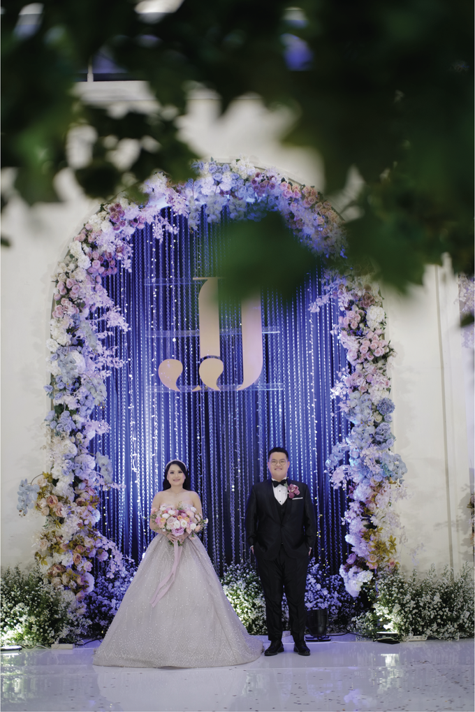 Jimmy & Jessica Wedding Decoration at Hilton Ballroom, Bandung by Valentine Wedding Decoration - 037