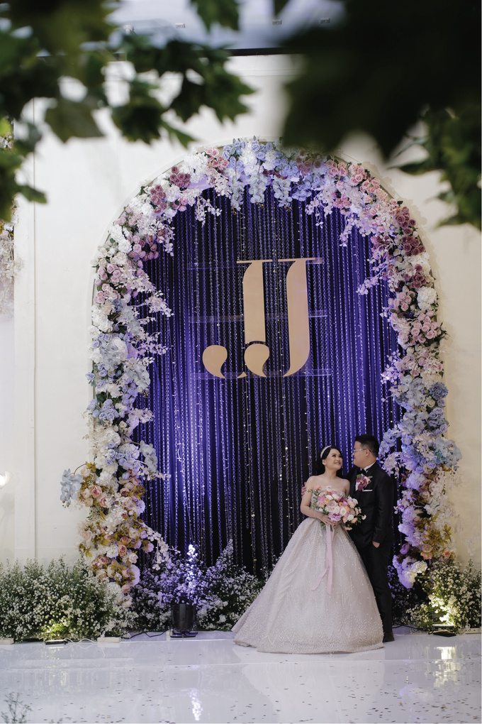 Jimmy & Jessica Wedding Decoration at Hilton Ballroom, Bandung by Valentine Wedding Decoration - 038